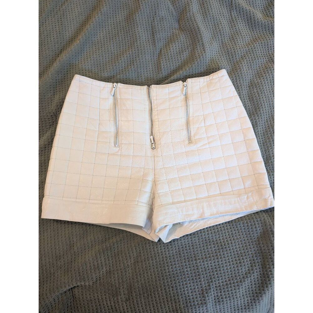 Vintage Chanel lambskin and silk Women's 38 Leather White  Quilted Shorts